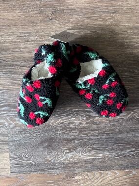 🍒 Black Fuzzy Slippers with Red Cherry Pattern 🍒